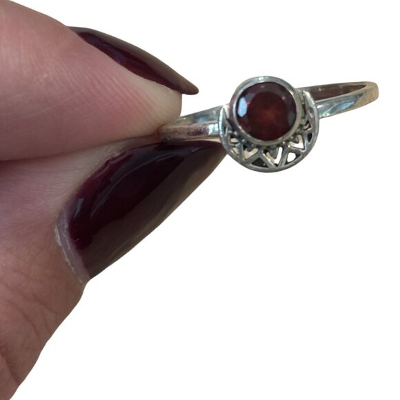 Sterling Silver 925 Garnet Crescent Moon Ornate Round Ring Size 8 Southwest Boho - Picture 5 of 6